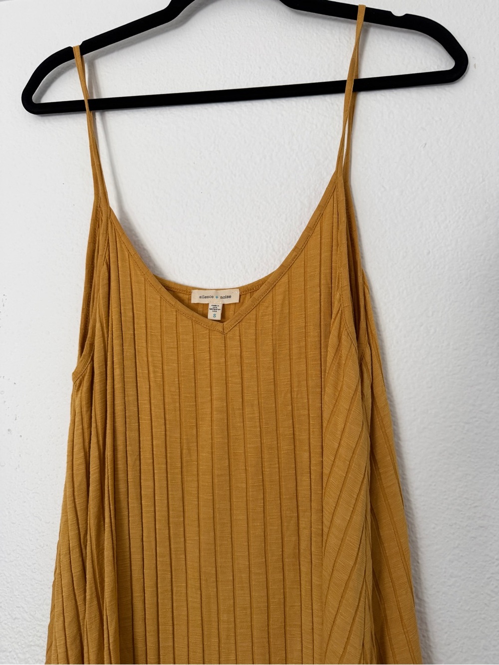 Silence + Noise Wide-Ribbed Knit Cami Slip Dress mustard yellow Urban Outfitters - Picture 3 of 8